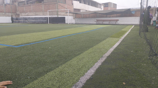 CAMPO DEPORTIVO LUCUMOS CENTER